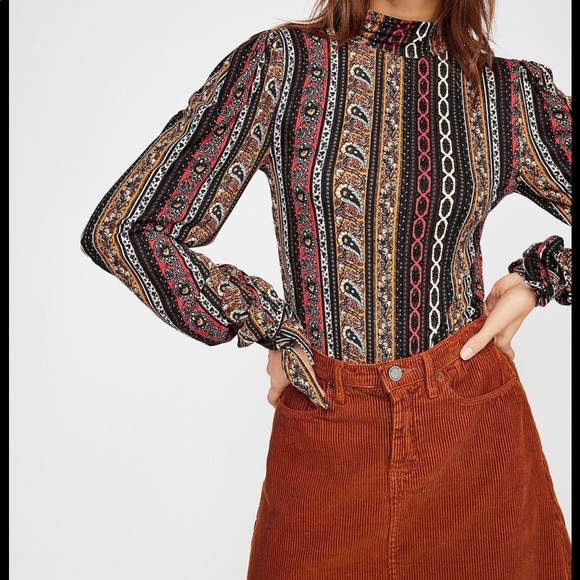 Free People Tops - EUC Free People Paisley Jacquard Movk Neck Top